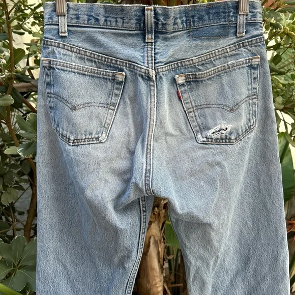Vintage 1990s Levi’s 501 Distressed Light Wash Jeans USA 30x29 - Picture 5 of 8